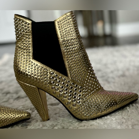 ‼️RARE‼️🎸JEFFREY CAMPBELL🎸🔥NWT🔥Studd Bootie in Gold w Silver Studs -Size 7.5 - Picture 5 of 16